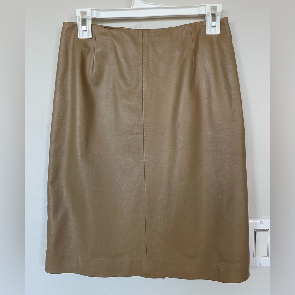 DANA Bachman Women 100% Lambs Skin Skirt Size 4 Tan Waist/28in Length/21in